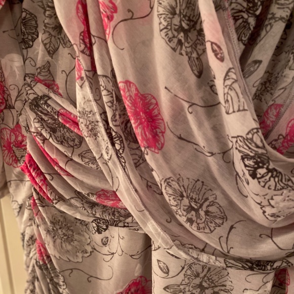 Drapery chiffon blouse - Picture 2 of 6